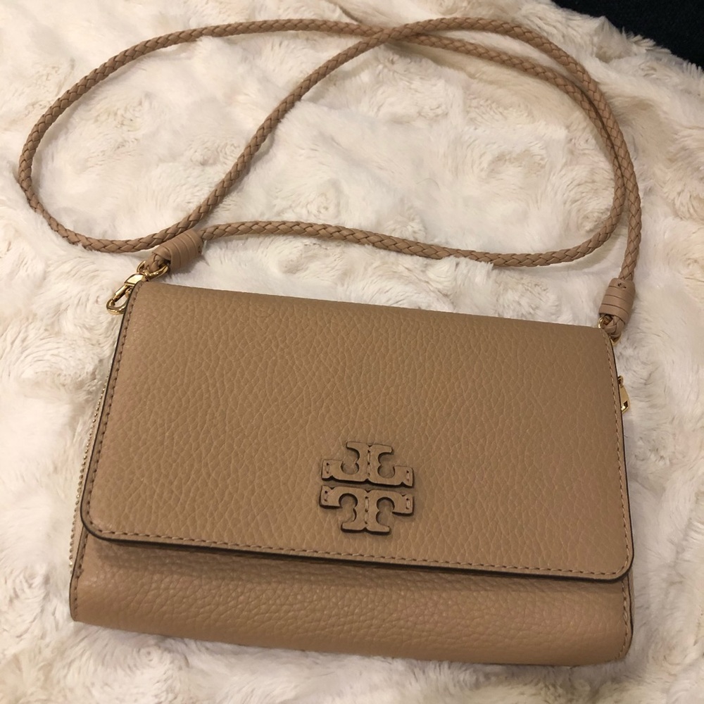 NEW Tory Burch wallet cross body in "sand"